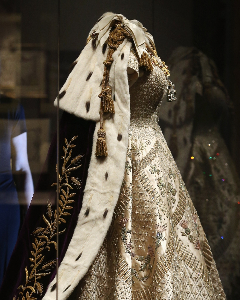 Izložba odeće kraljice Elizabete