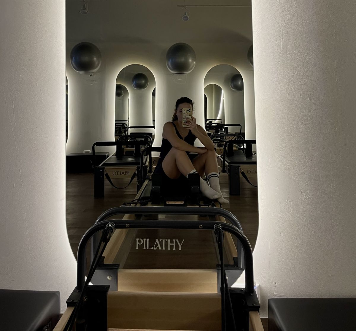 model na treningu pilatesa
