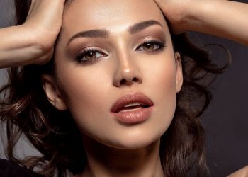 Demure šminka: Makeup trend savršen za svakodnevno nošenje