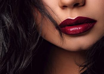 Frosted lips makeup trend