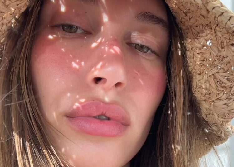 Hajli Biber nosi rumenilo za sunkissed izgled