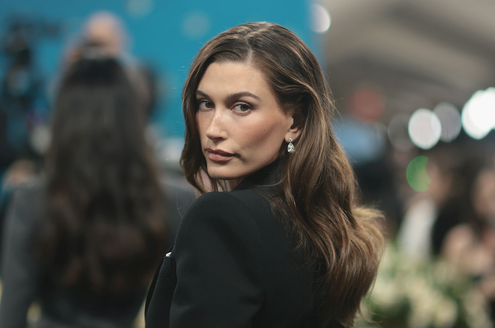 hailey bieber prodala rhode brend