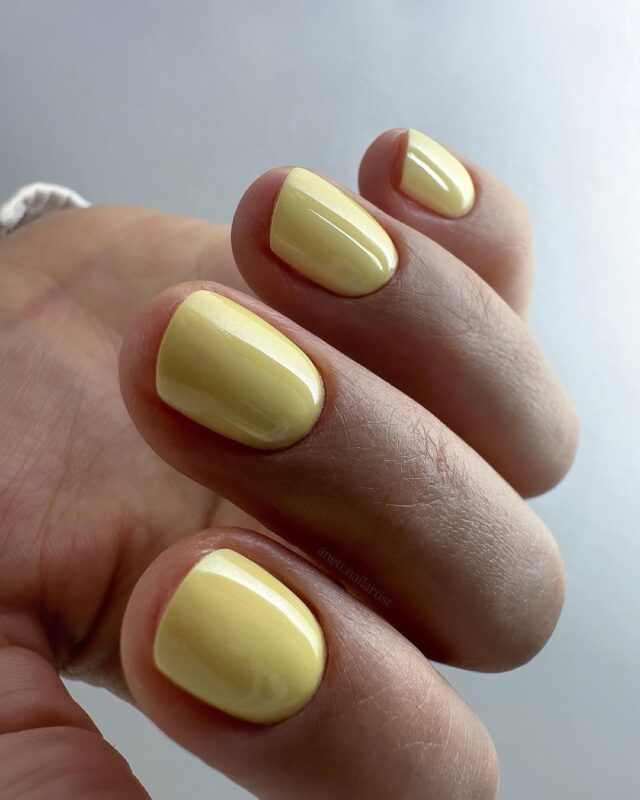 Hailey Bieber je žutoj dala summer vibe i pokrenula novi manikir trend – lemon drop nails