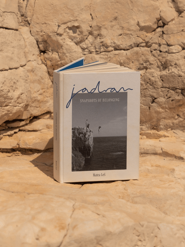 Matea Leš (@oprrosti) objavila prvu foto-knjigu: Prelistavamo „Jadran: Snapshots of Belonging”