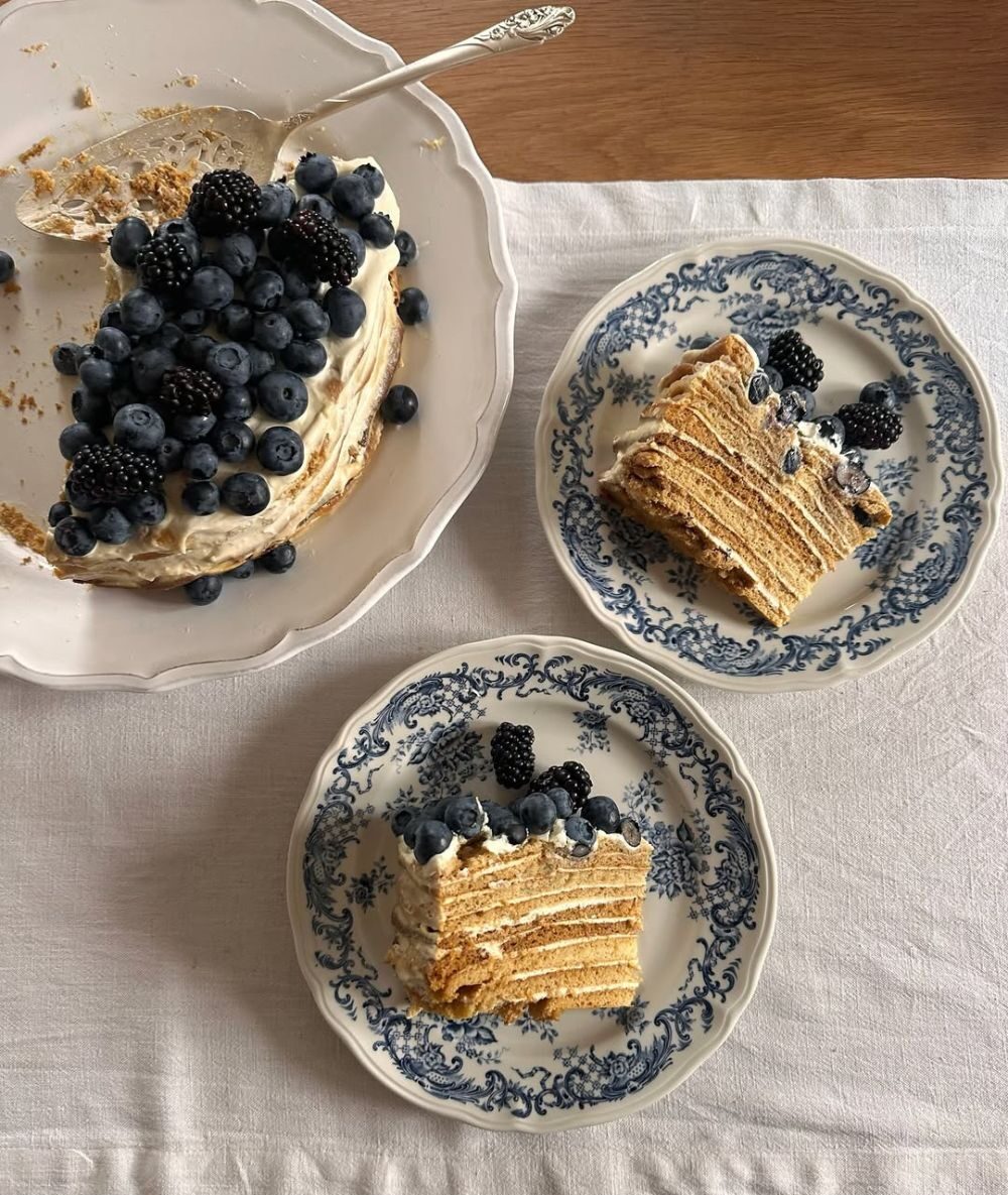 Medovik sa borovnicama i kupinama recept