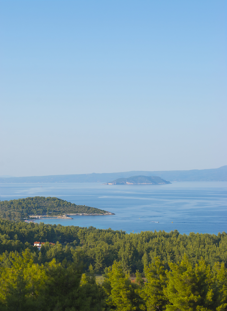 Paliouri je mirno turističko letovalište okruženo planinama.