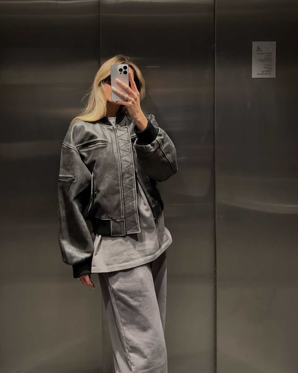 Siva odeća za jesen 2025