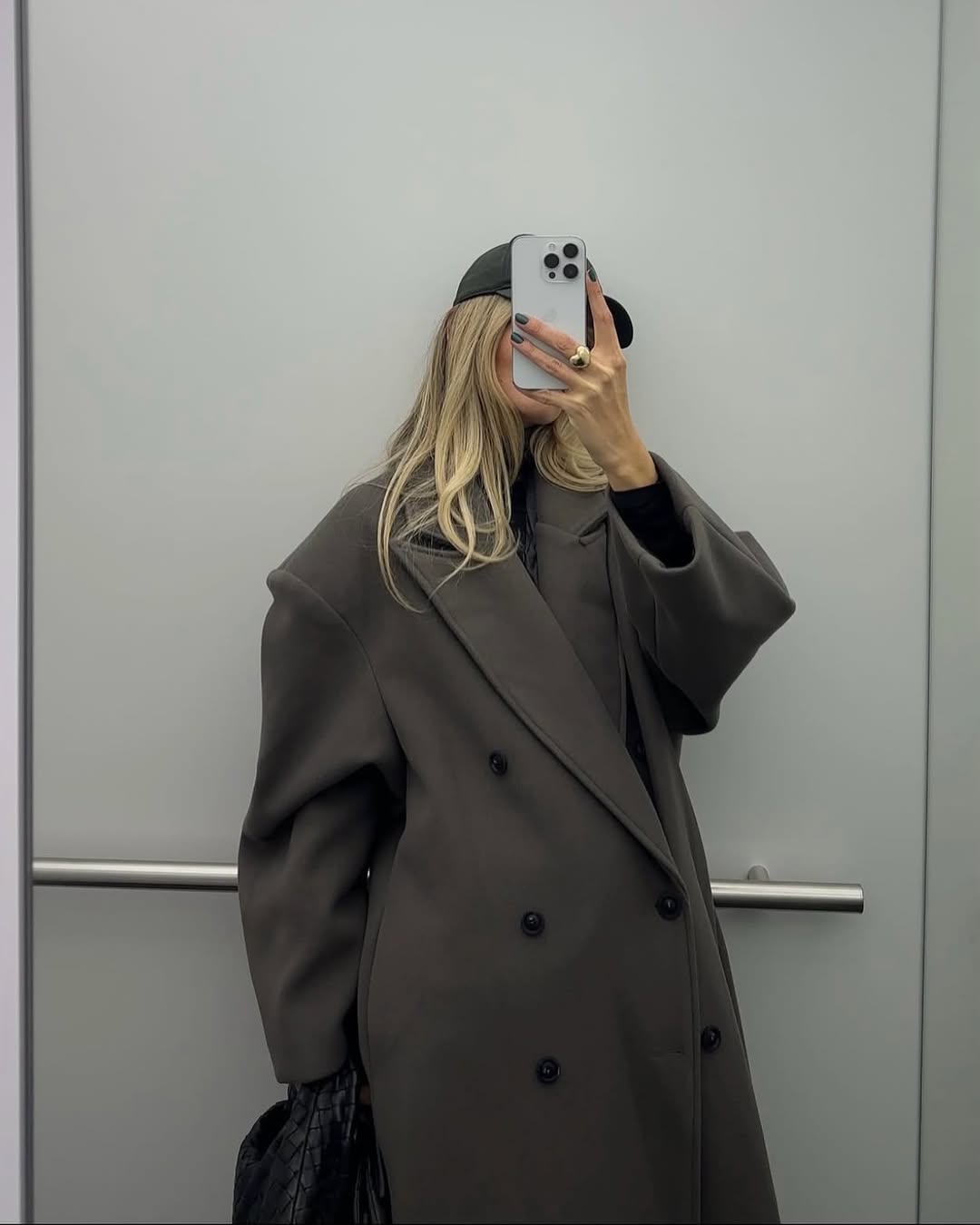 Siva odeća za jesen 2025