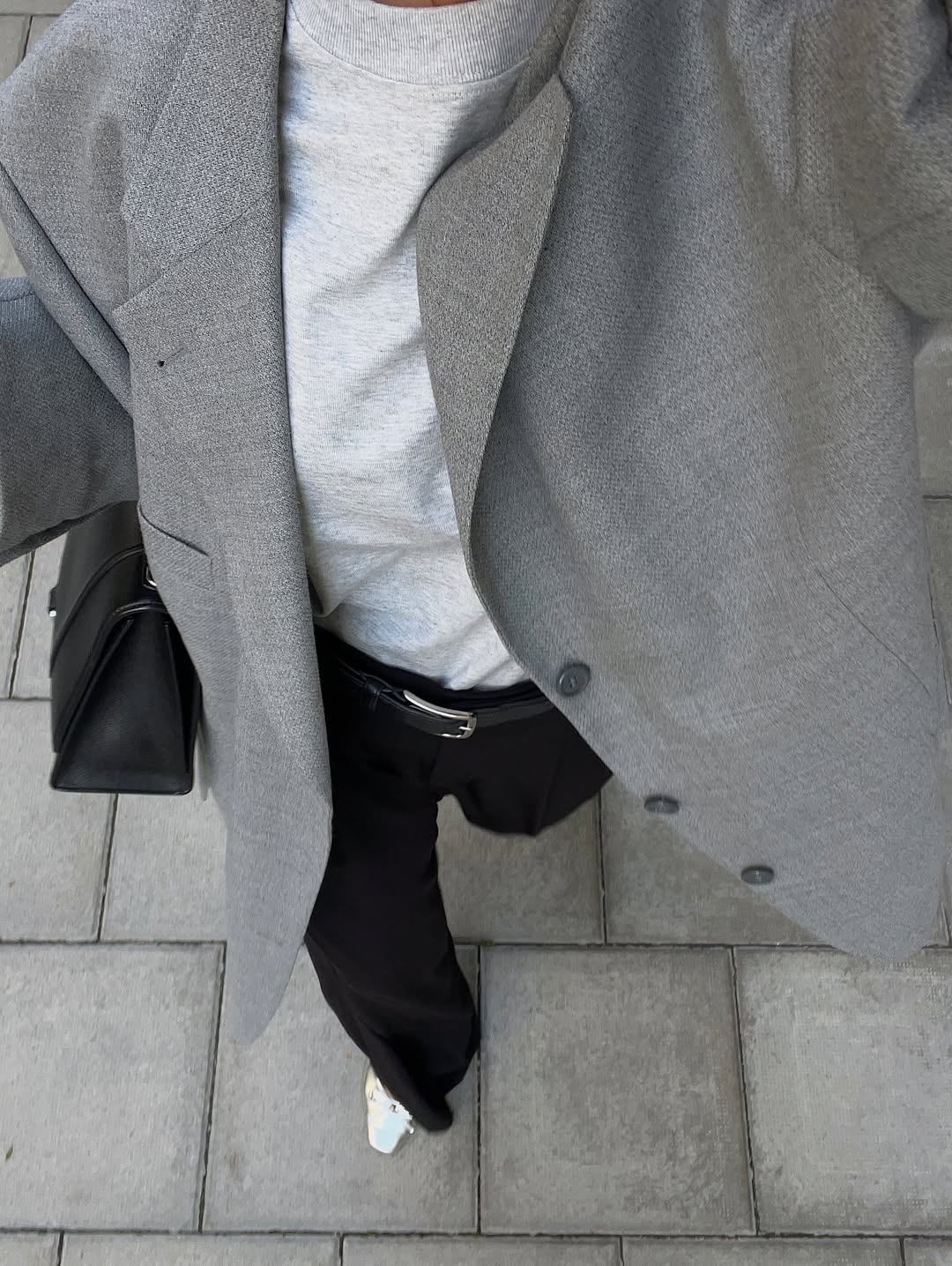 Influenserka nosi ekstra dugi sako