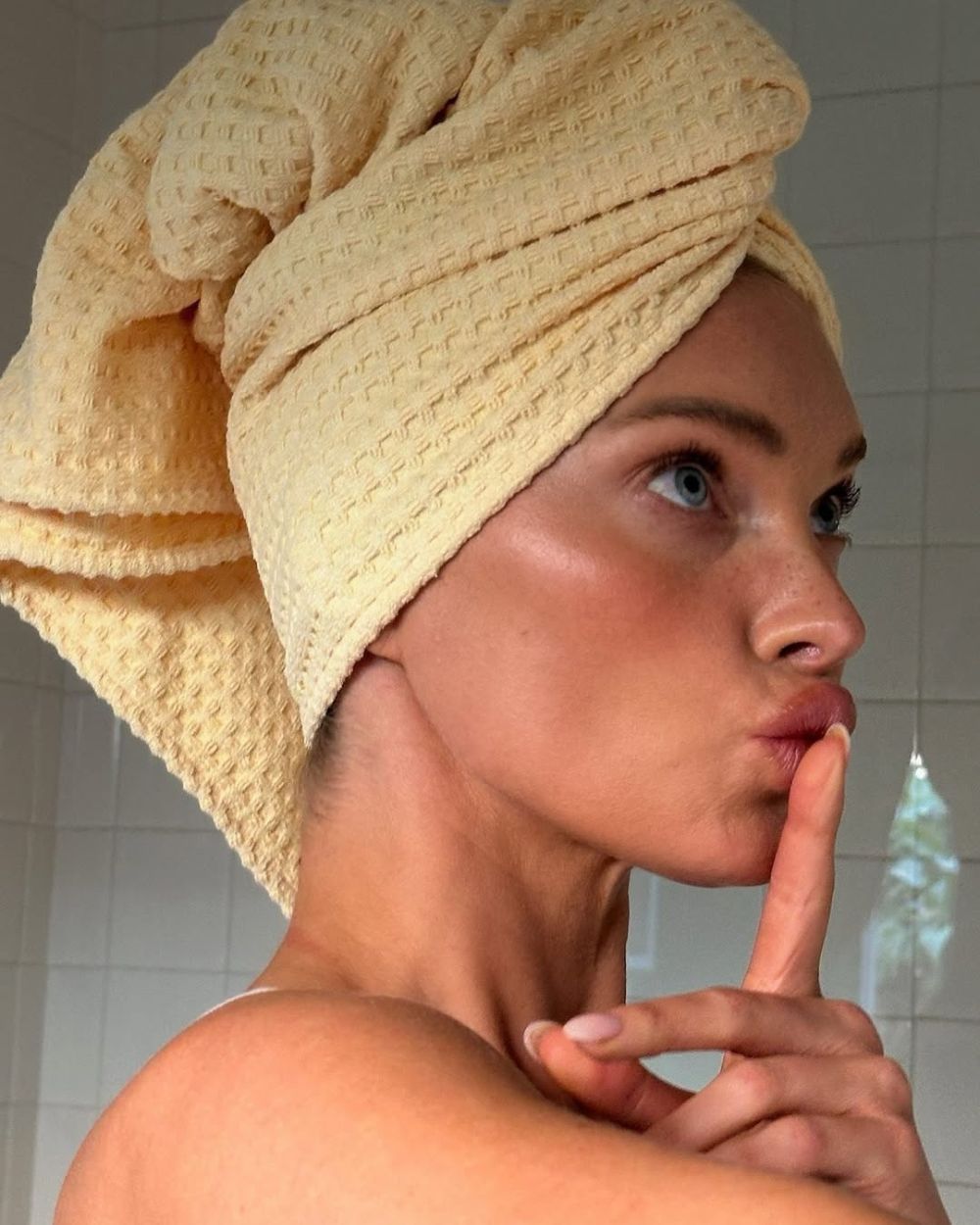 Uvijanje kose u peškir nakon pranja