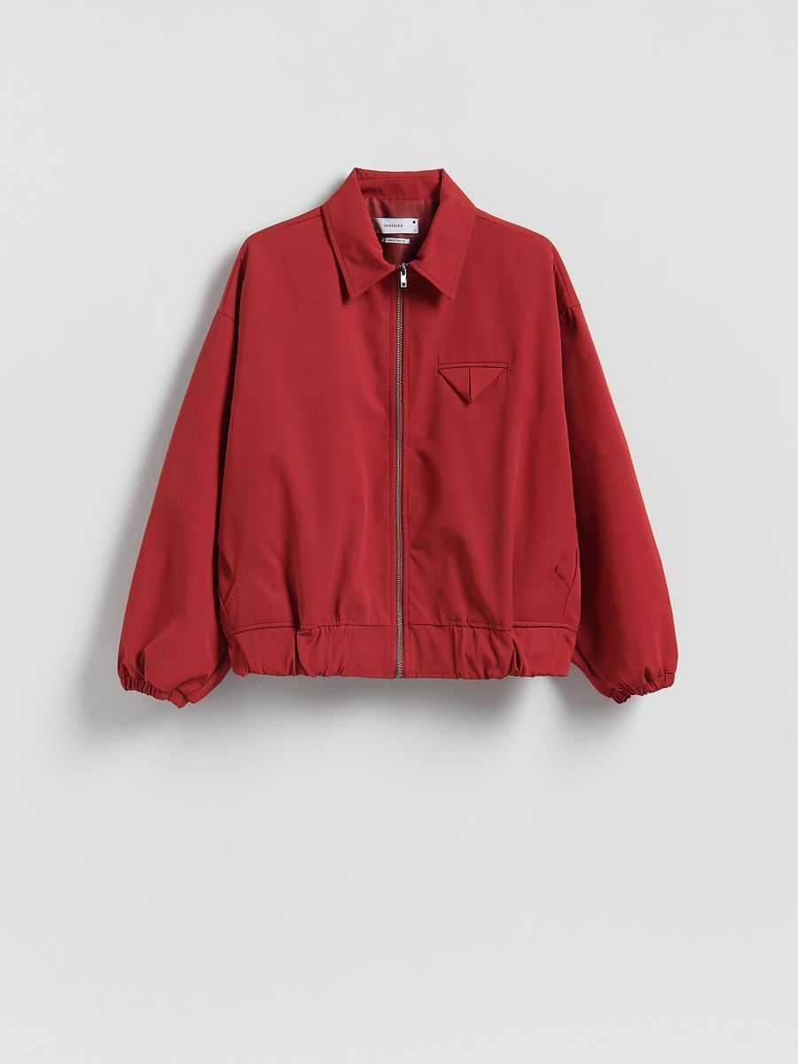 crvene jakne i kaputi