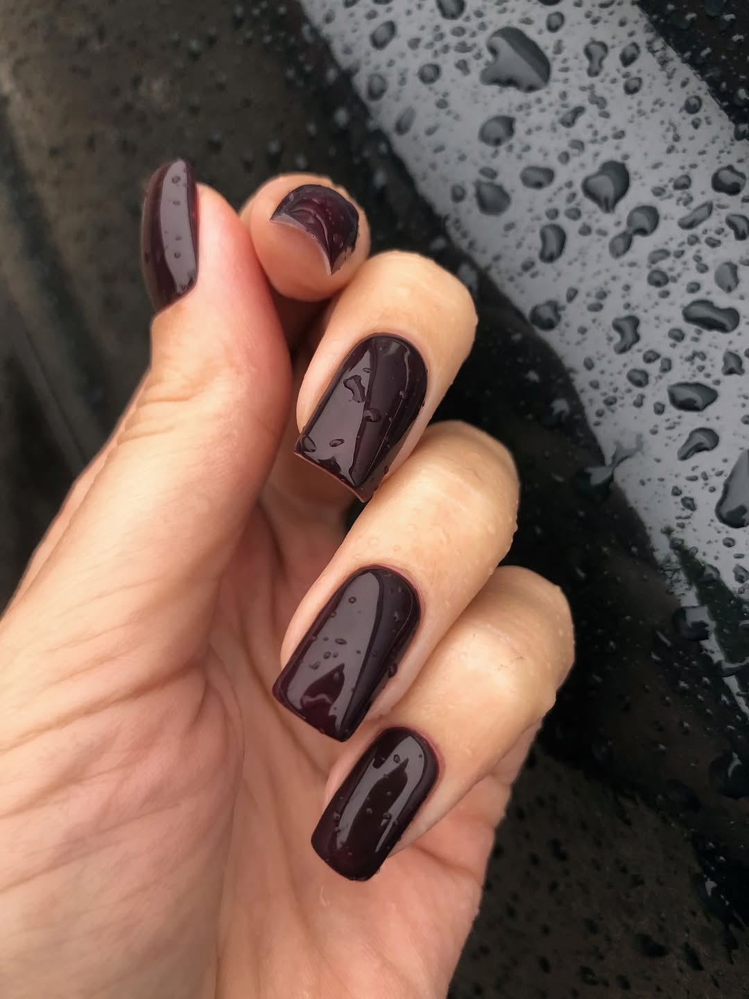 Burgundi lak za nokte je veliki jesenji trend, a ovi dugotrajni lakovi zaslužuju pažnju