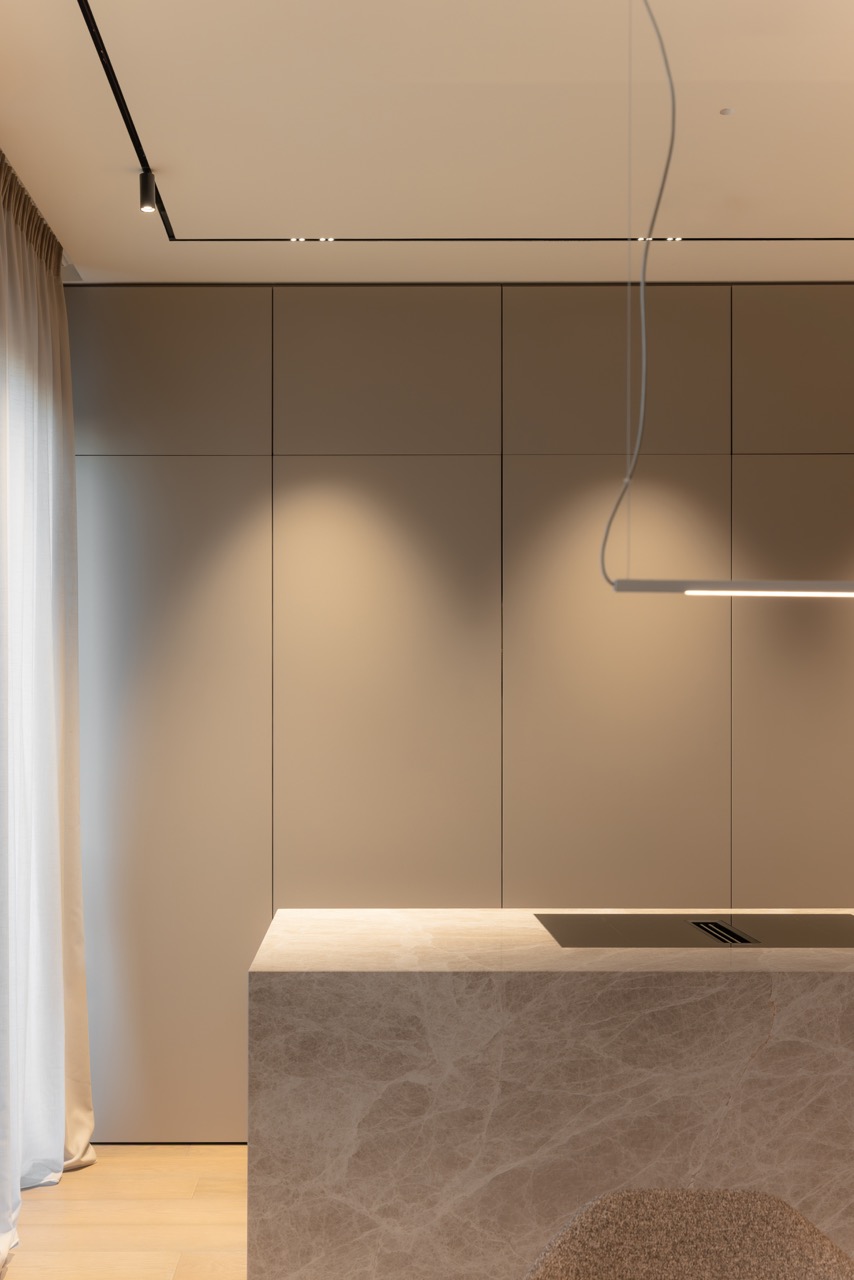 Minimalistički stan u braon tonovima