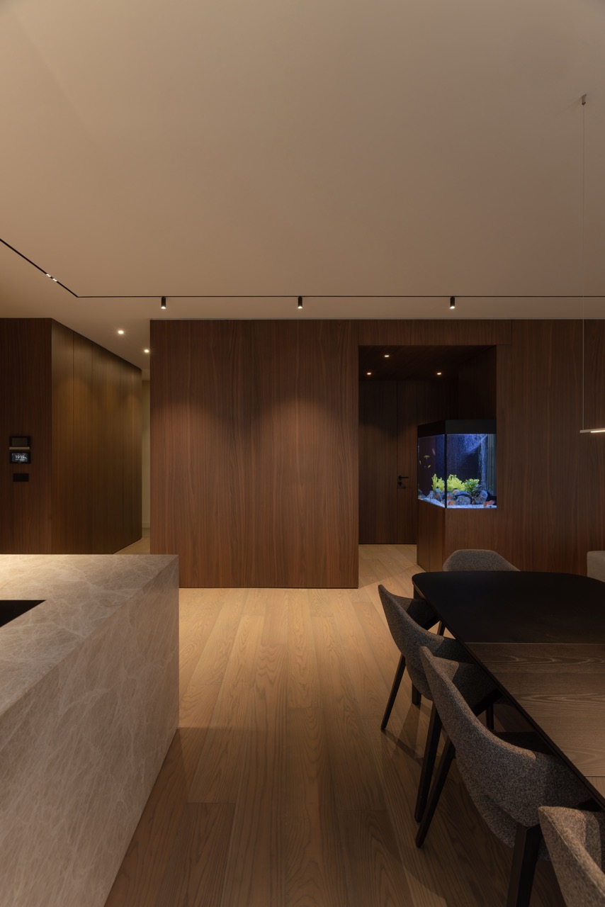 Minimalistički stan u braon tonovima