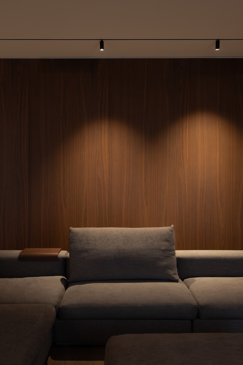 Minimalistički stan u braon tonovima