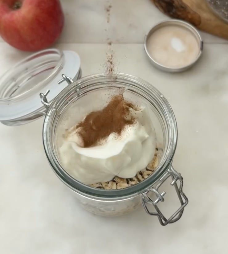 Ovsene pahuljice sa jabukama, cimetom