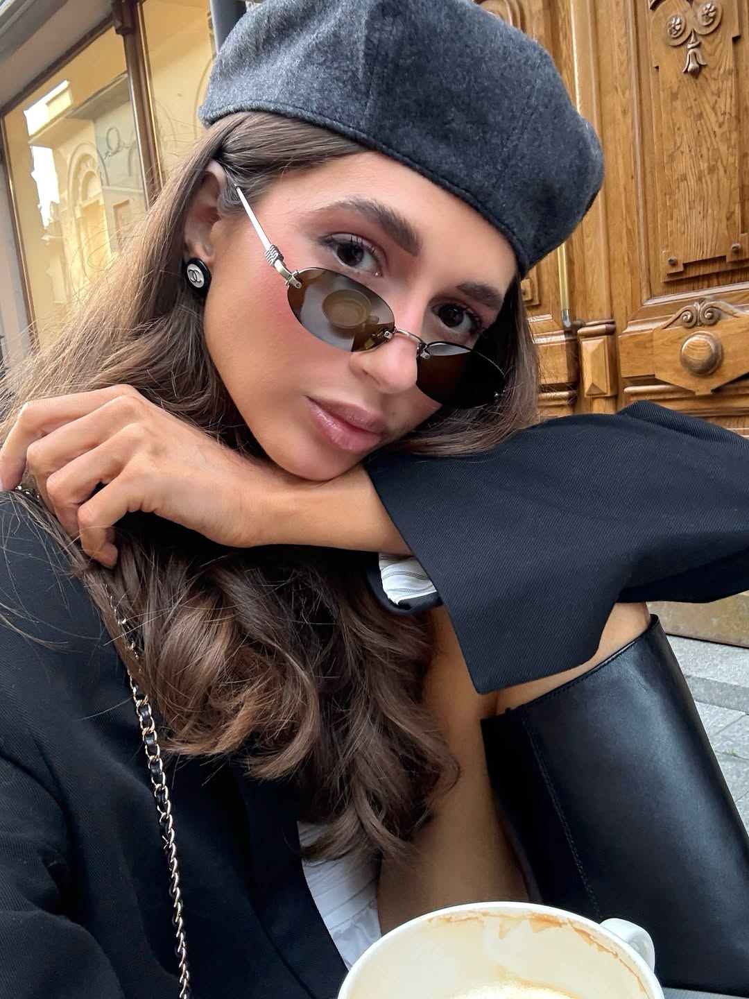 Influenserka nosi vintage kapu