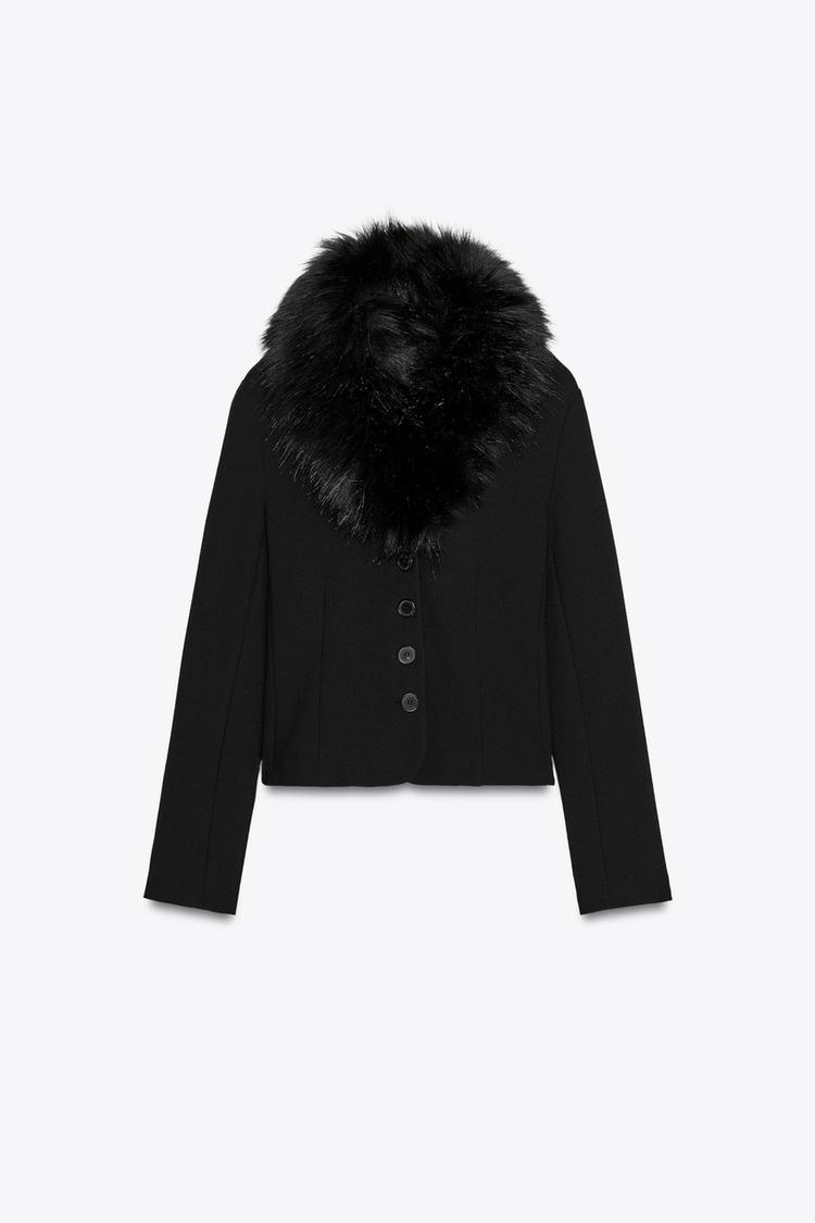 Džemperi i sakoi sa krznenim okovratnicima i rukavima su in