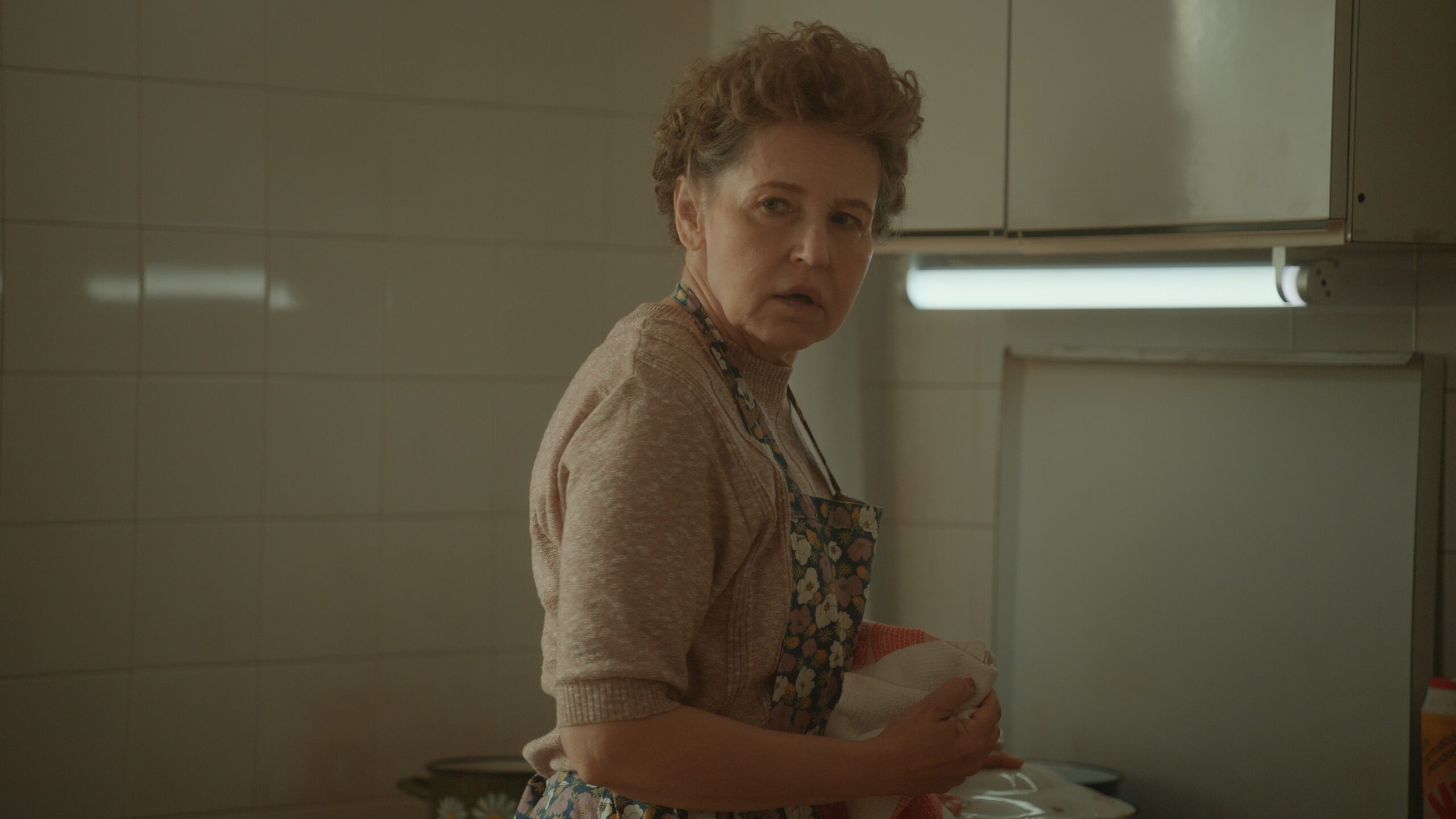 Anica Dobra – Kadar iz filma Belo se pere na devedeset