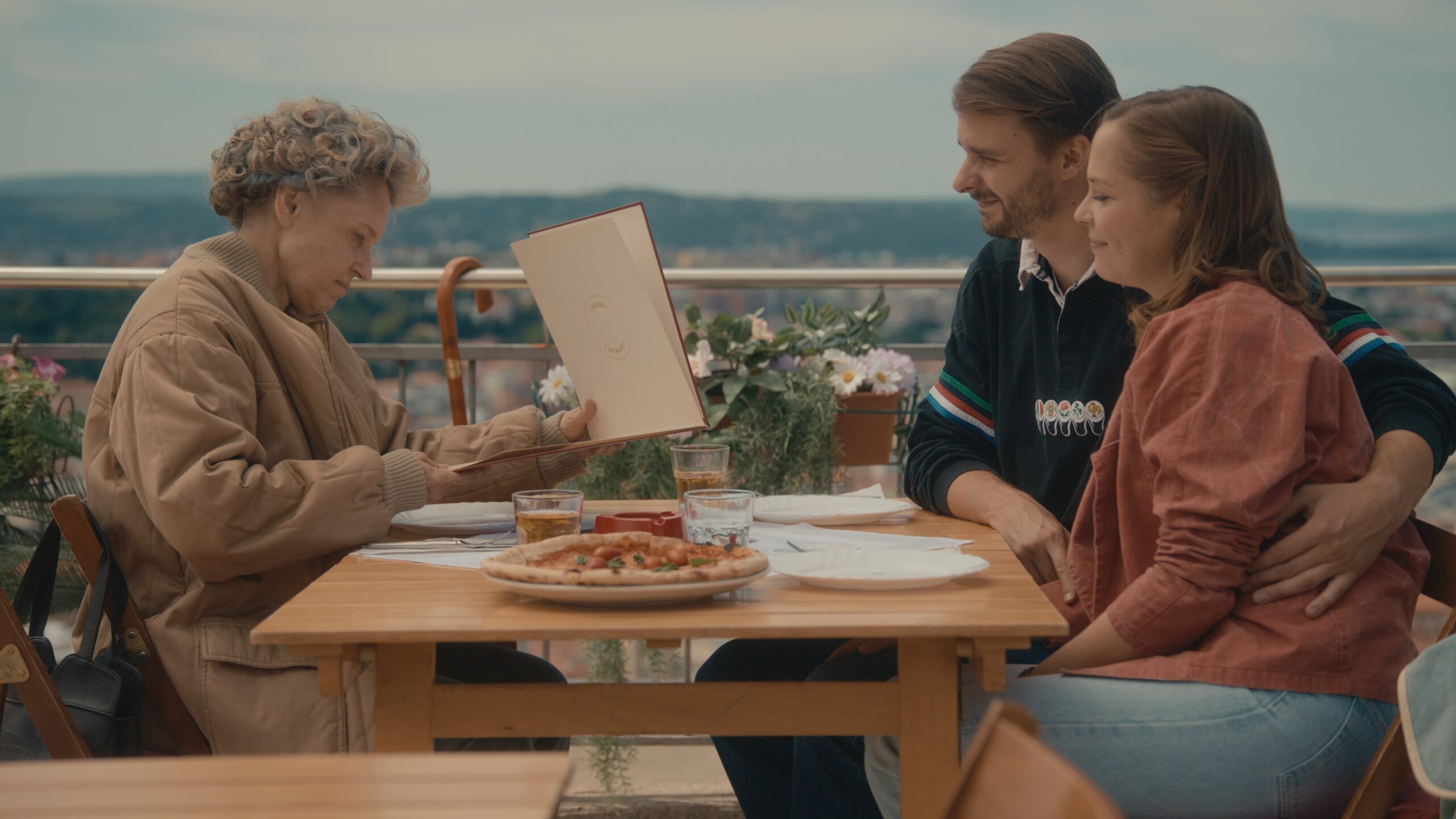 Kadar iz filma „Belo se pere na devedeset