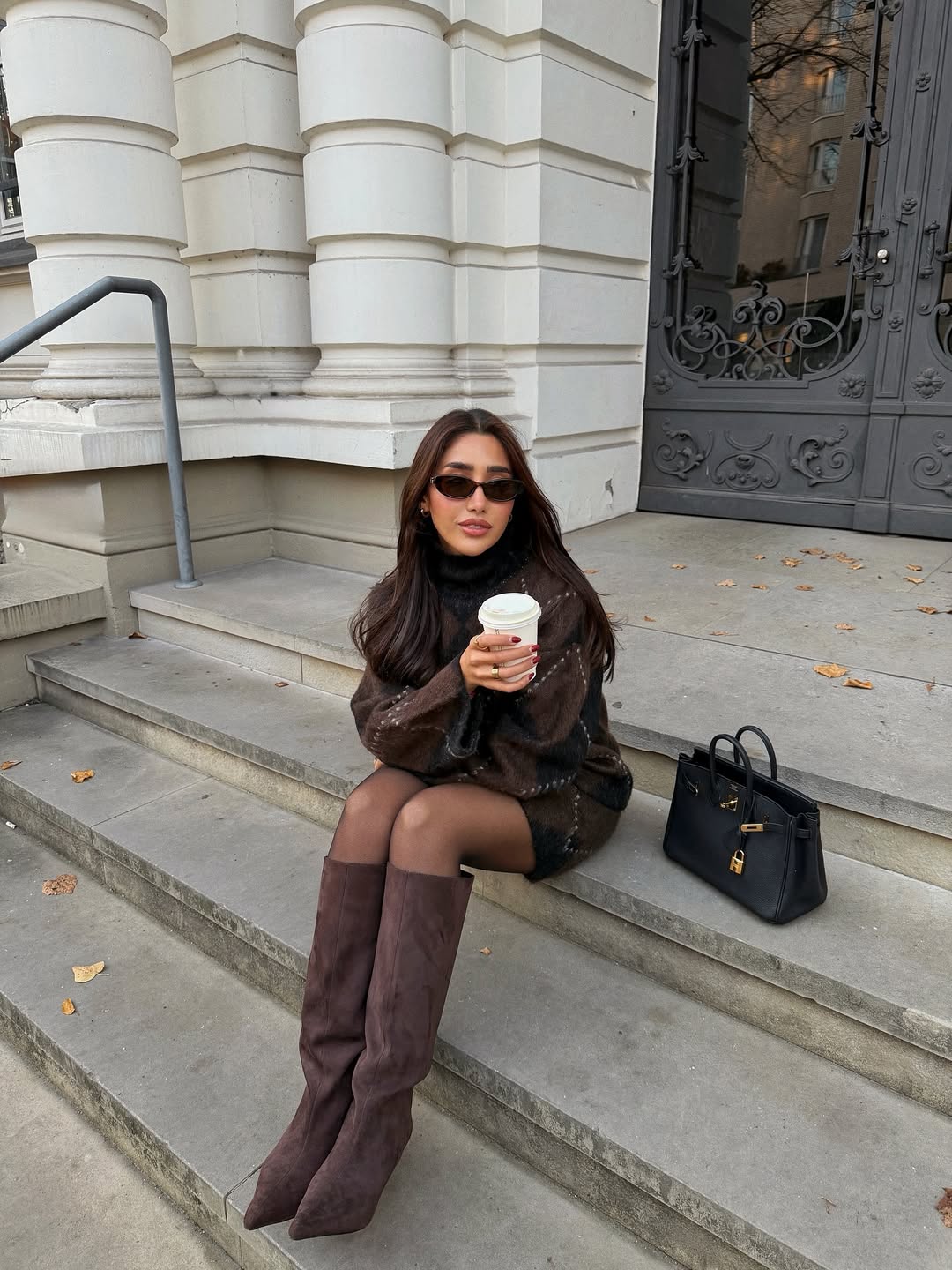 Providne crne hulahopke su must-have jesenji aksesoar