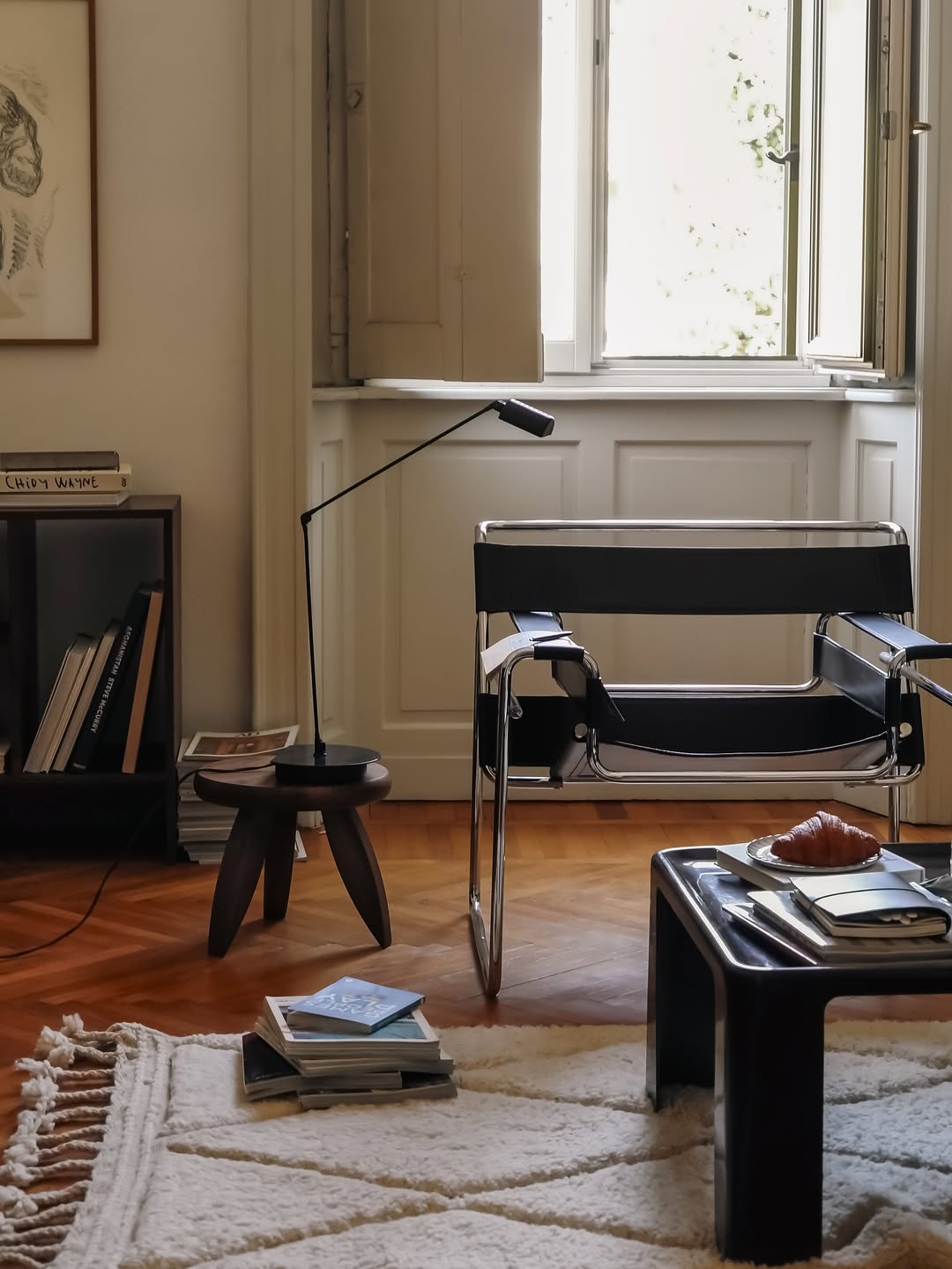 Knjige u enterijeru unose lični pečat