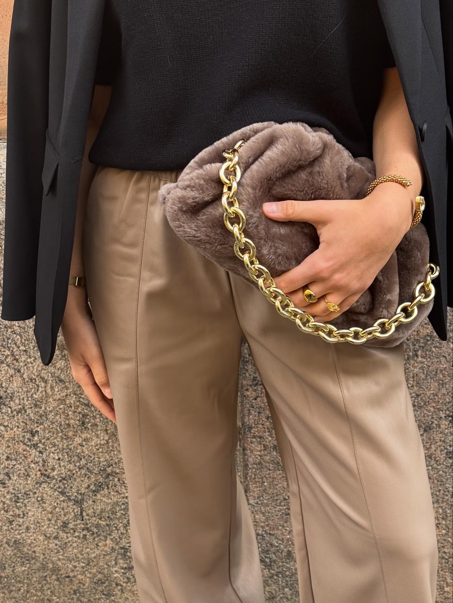 Krznene tašne za jesen i zimu 2025