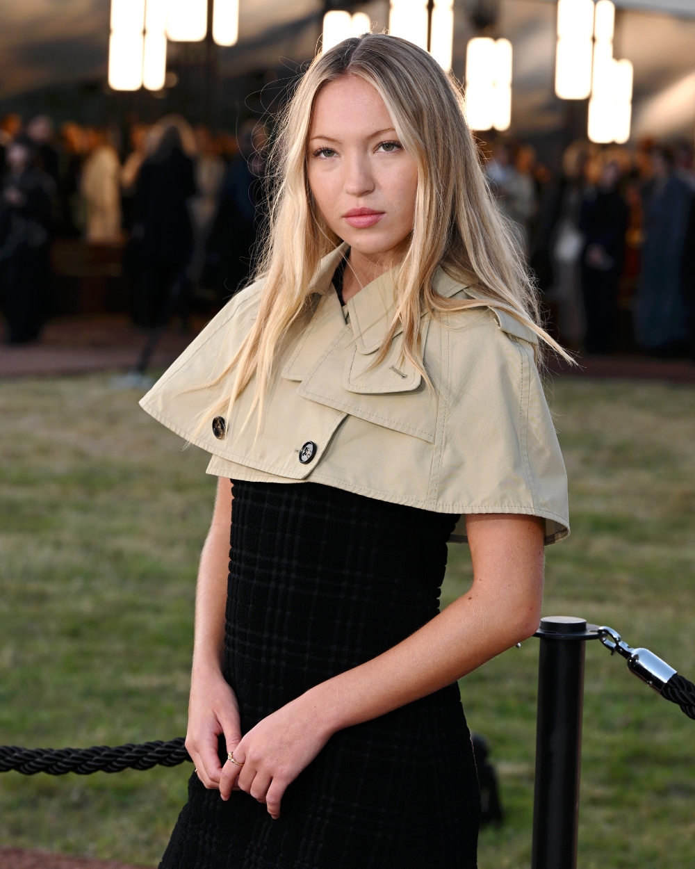 Lila Moss boja kose za jesen 2025