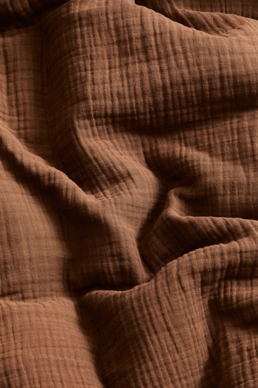 Nakon puter žute, u spavaću sobu nam stiže čokoladno braon posteljina4