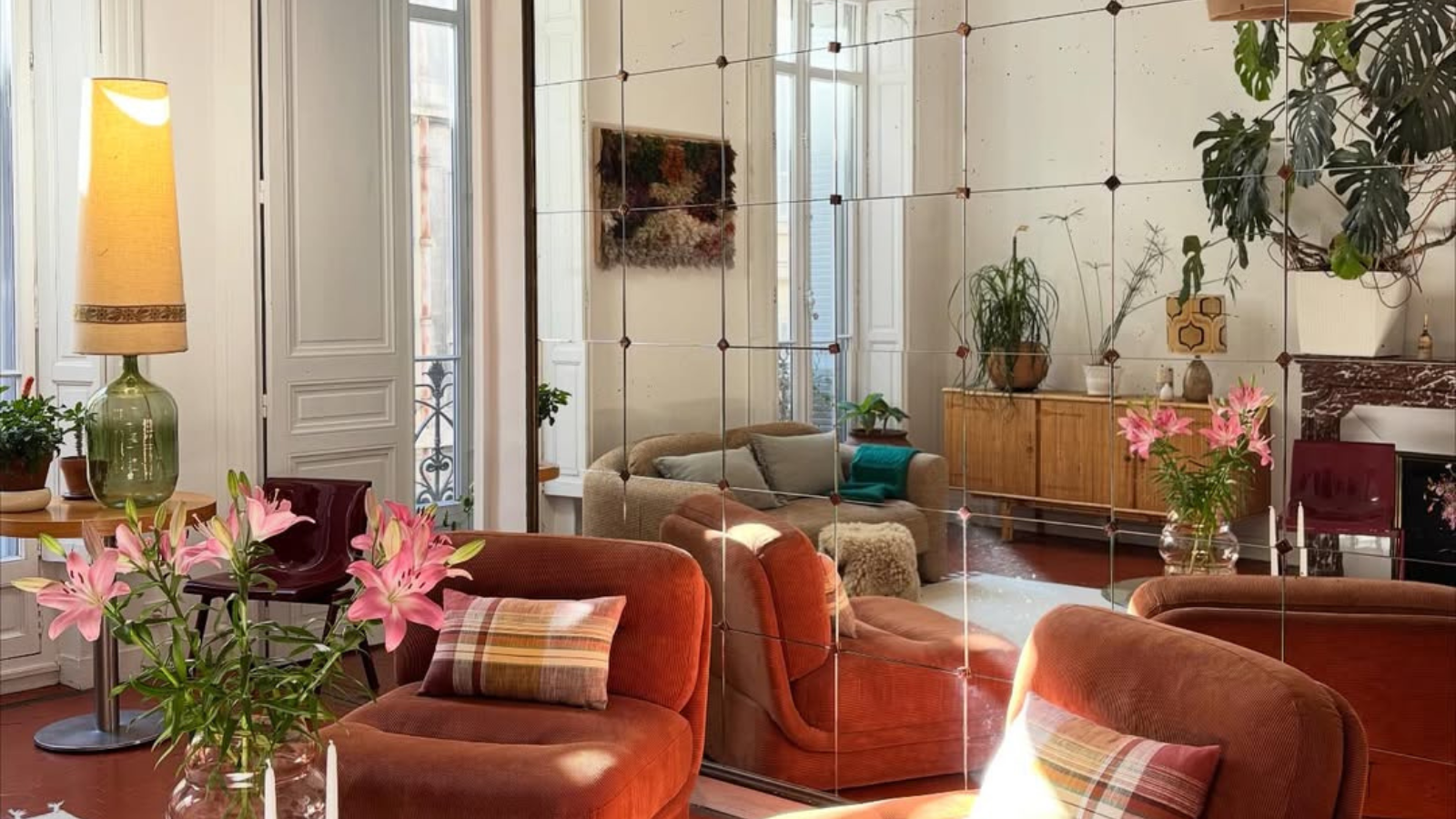 Ogledala u enterijeru vizuelno izdužuju prostor