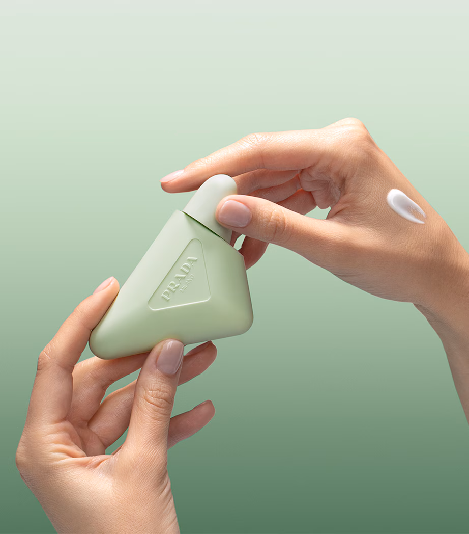 Prada The Hand