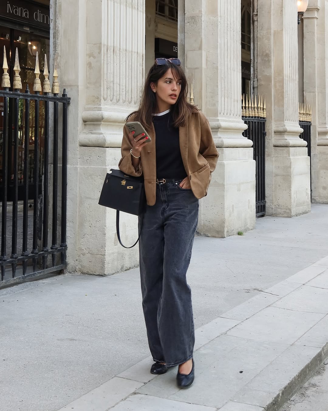 Smeđi detalji u outfitu jesen i zima