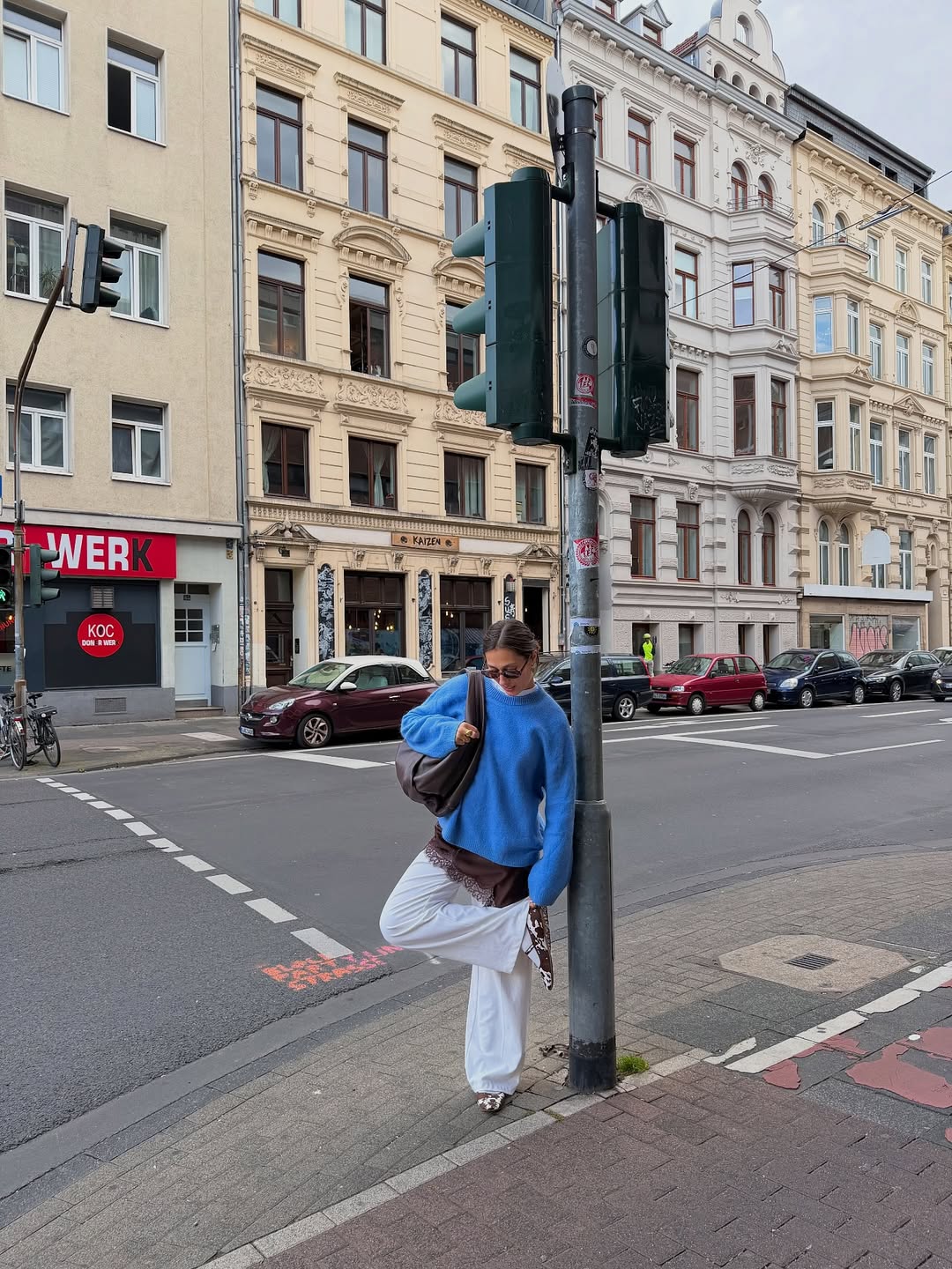 Smeđi detalji u outfitu jesen i zima