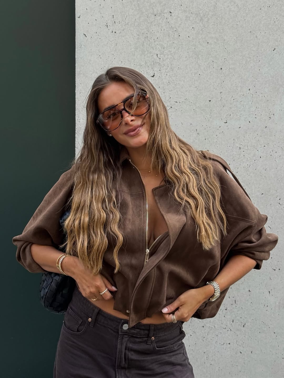 Smeđi detalji u outfitu jesen i zima