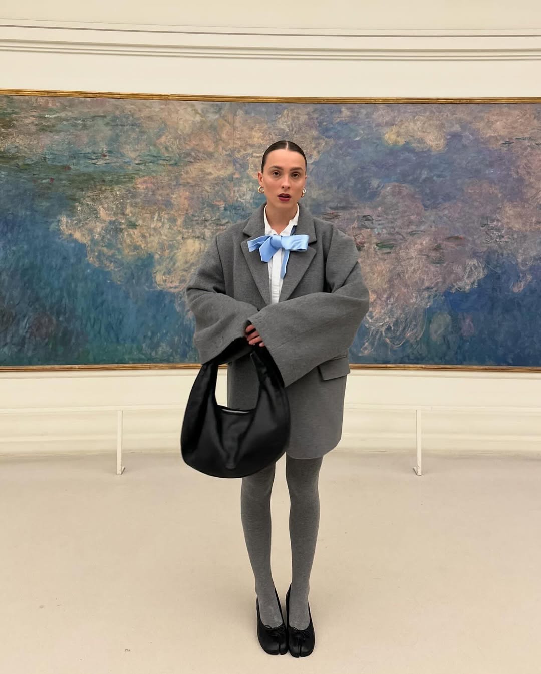 Svetloplava boja u jesenjim kombinacijama je in