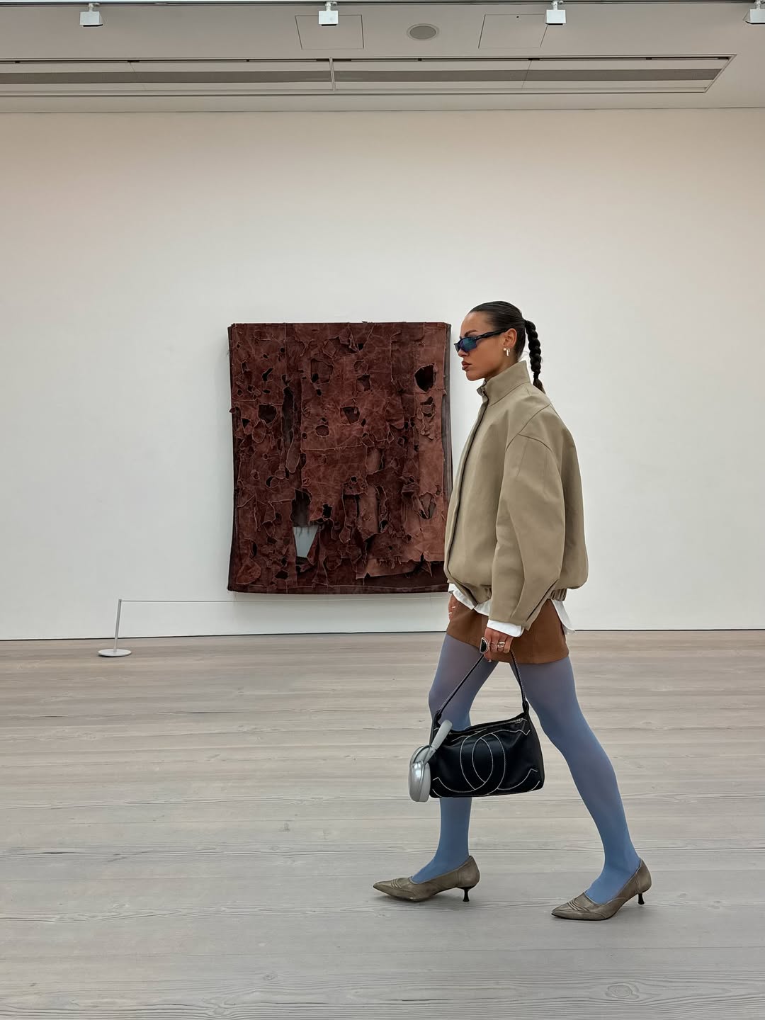 Svetloplava boja u jesenjim kombinacijama je in