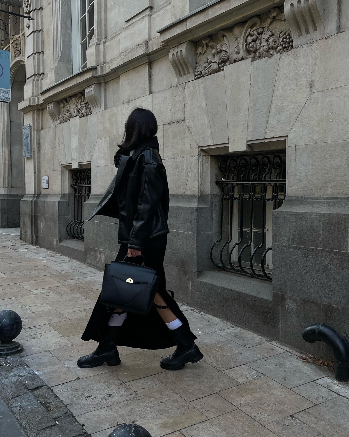 Total black outfiti jesen zima 2025