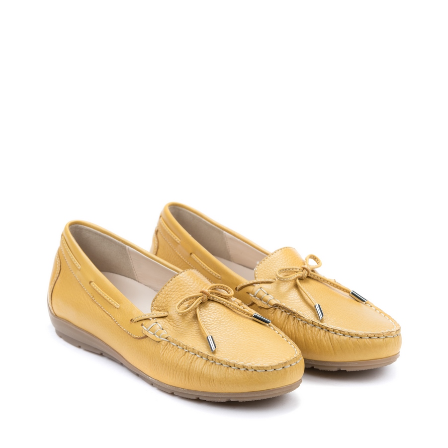 Žute jesenje cipele u bojama