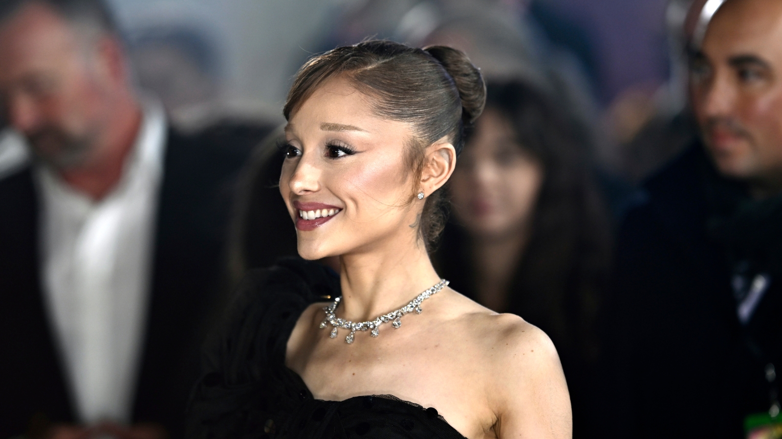 Ariana Grande ponovo brineta