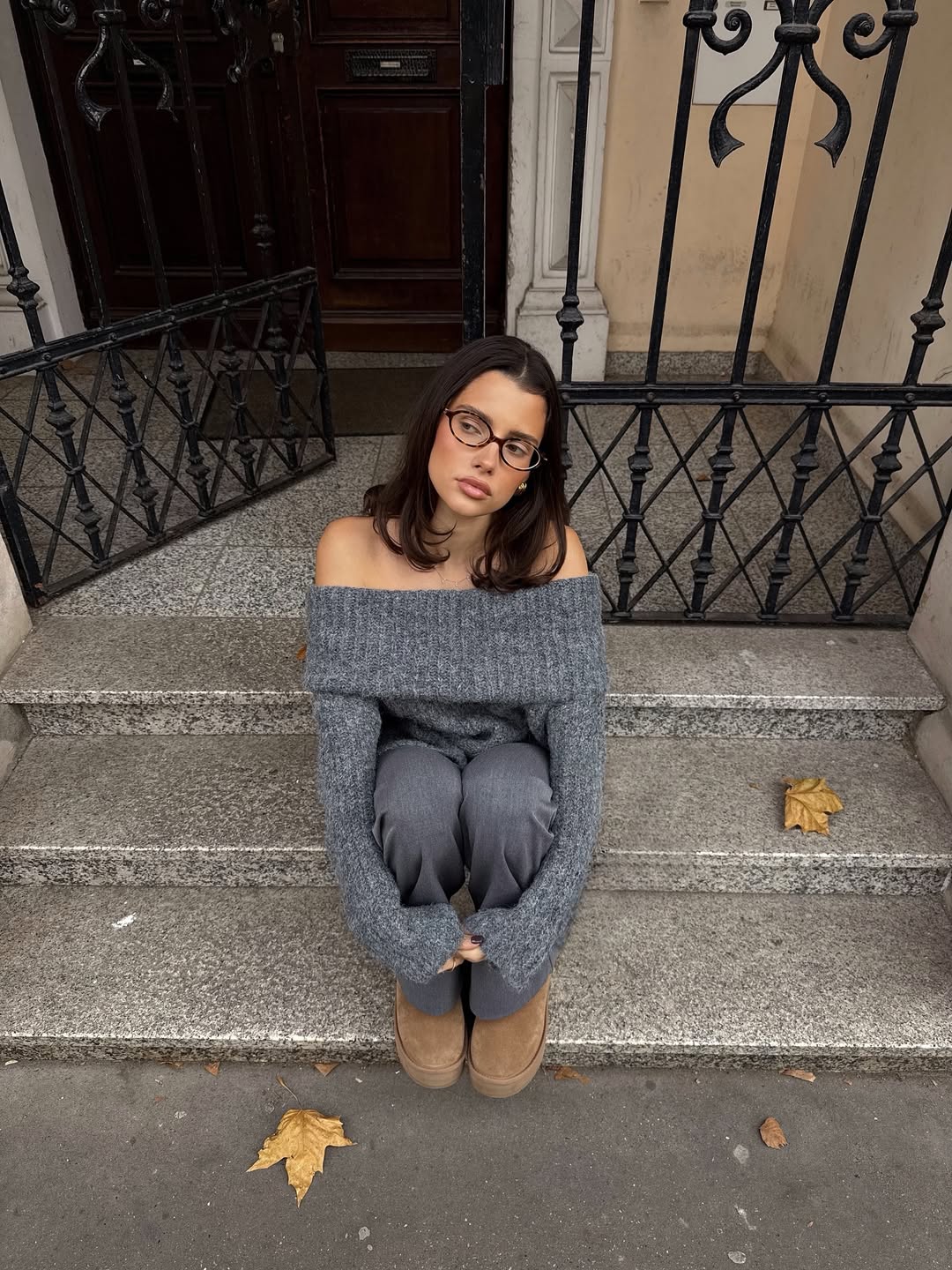 Džemperi sa golim ramenima su u trendu