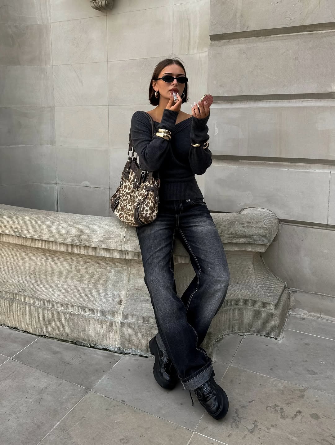 Džemperi sa golim ramenima su u trendu