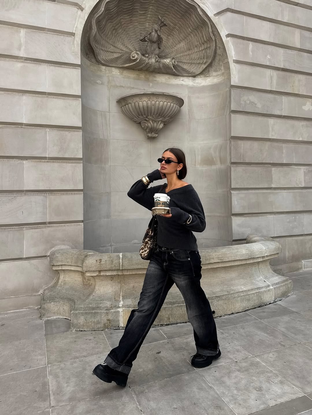 Džemperi sa golim ramenima su u trendu