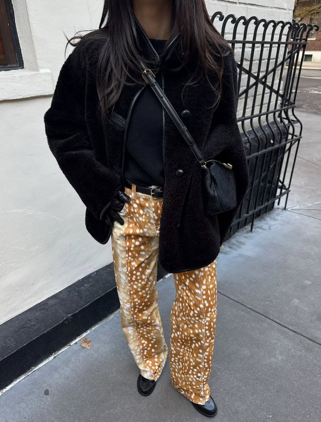 Farmerke i pantalone u printu su in