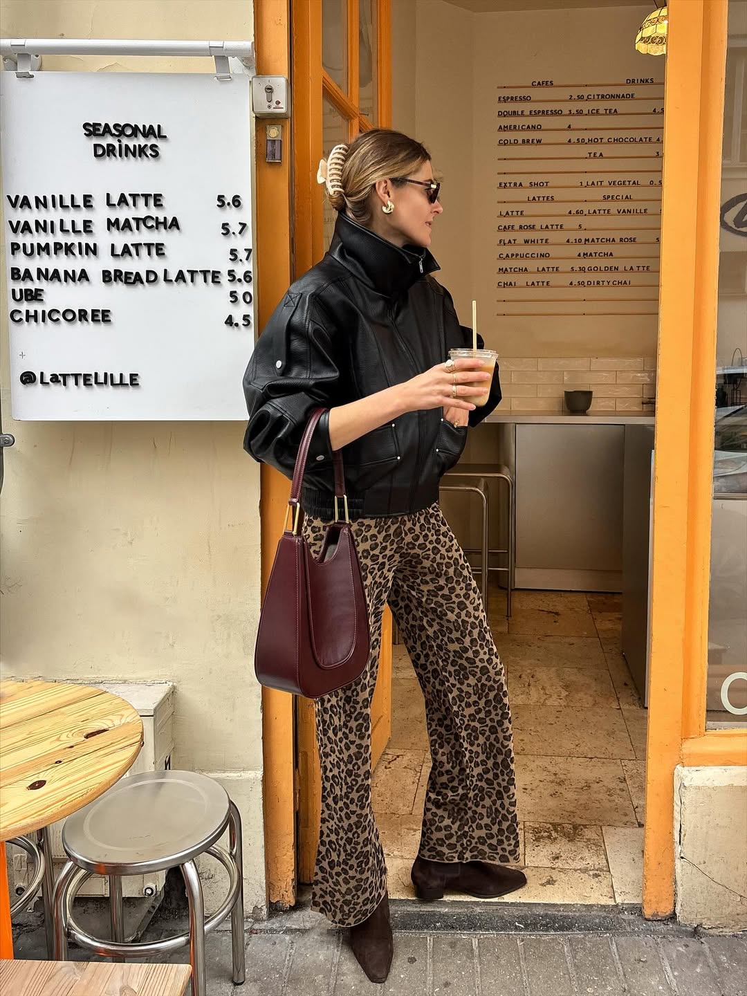 Farmerke i pantalone u printu su in