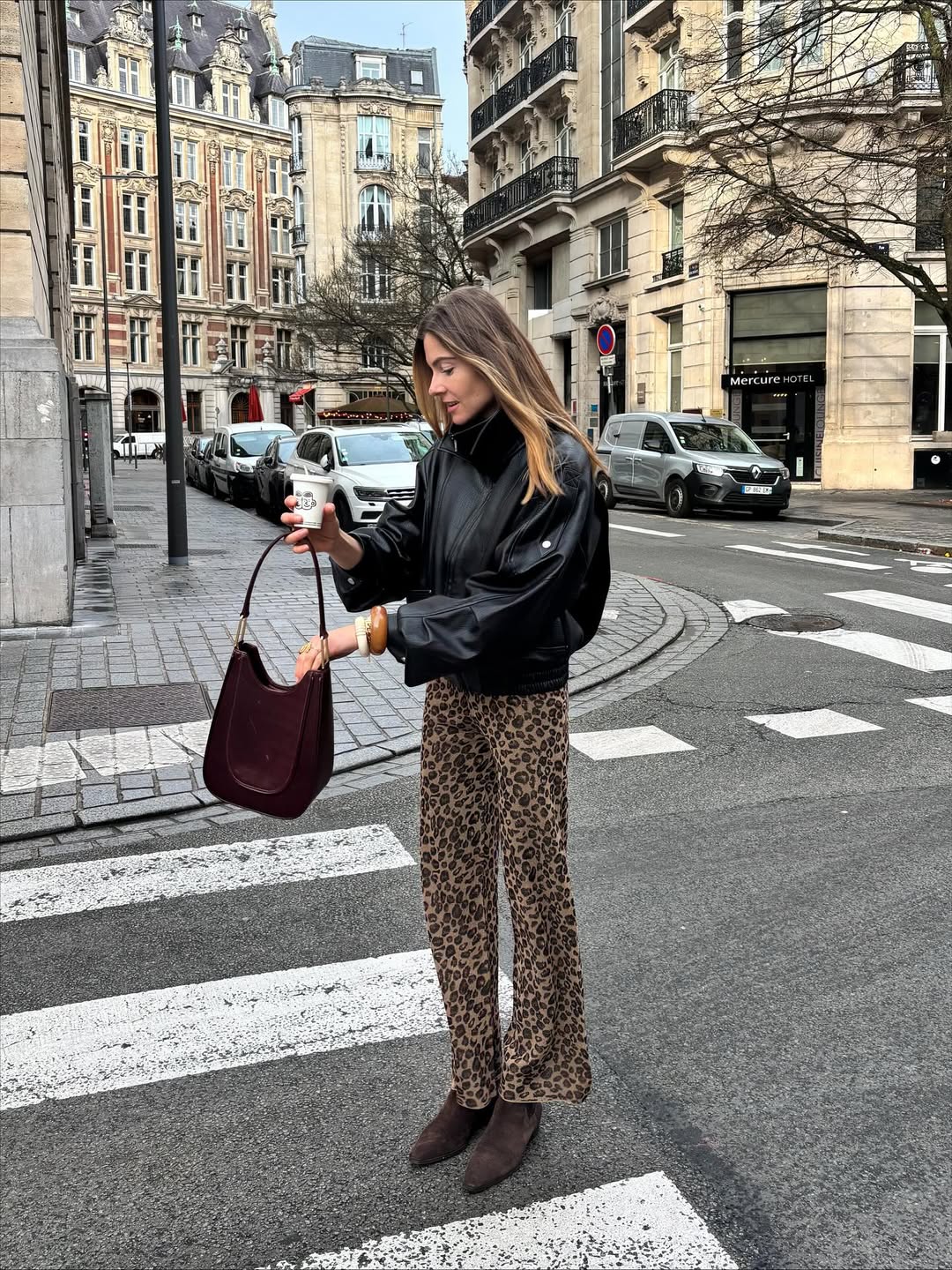 Farmerke i pantalone u printu su in