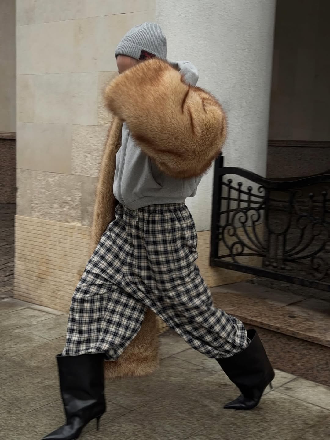 Farmerke i pantalone u printu su in