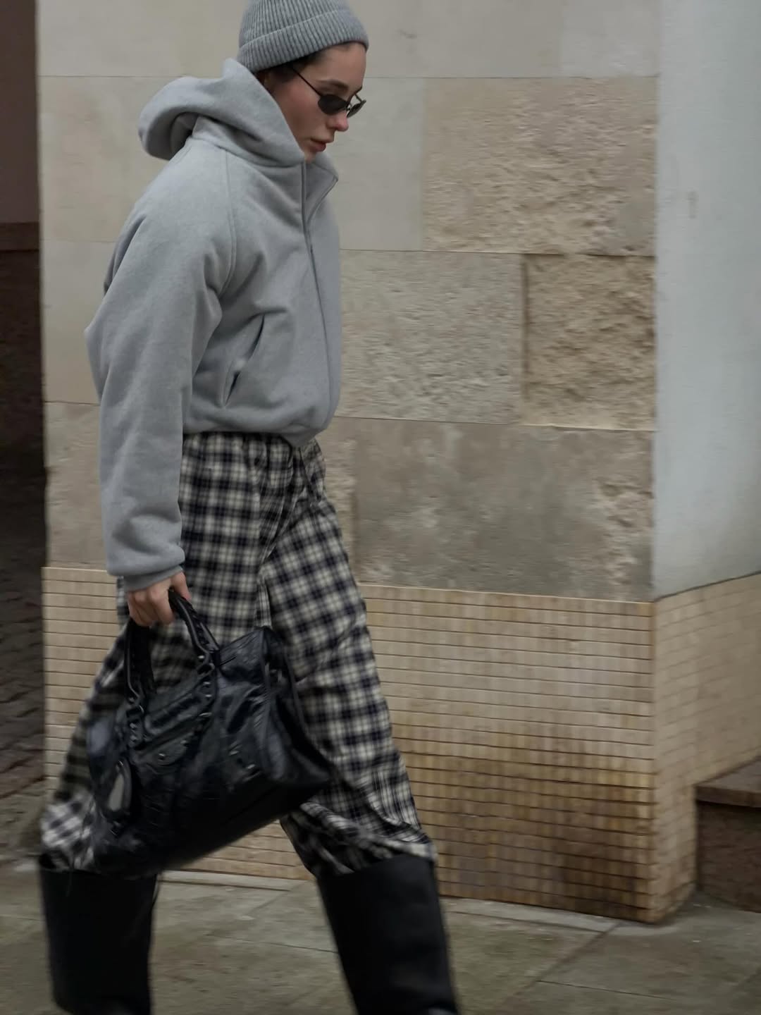 Farmerke i pantalone u printu su in