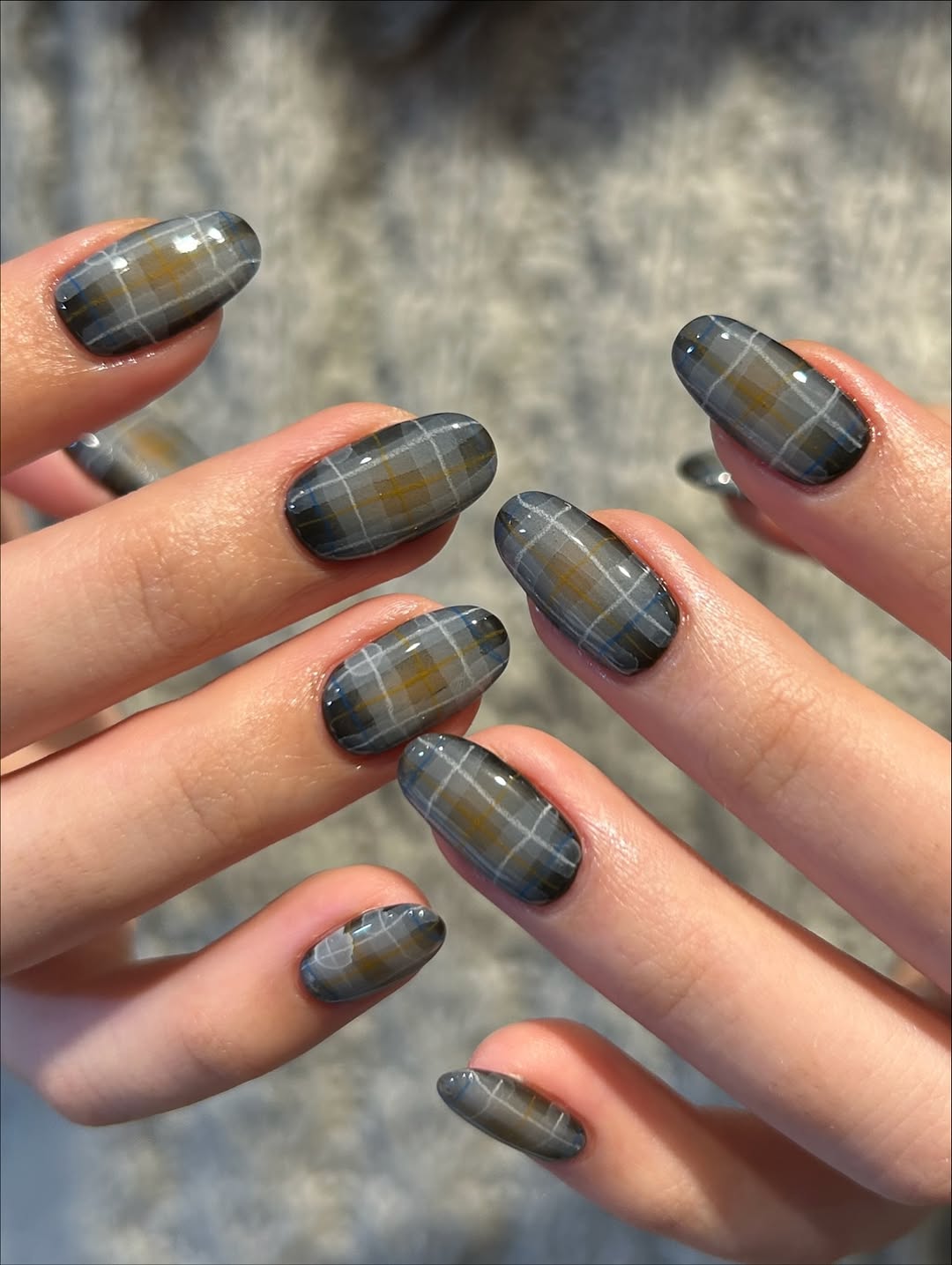 Karirani nokti su in