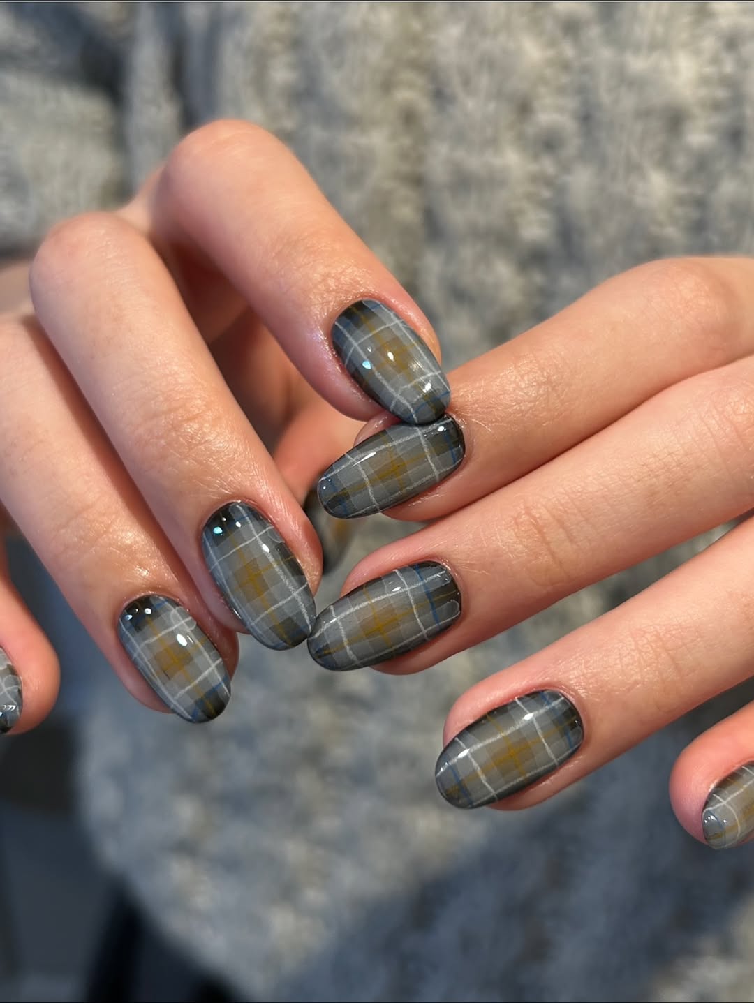 Karirani nokti su in