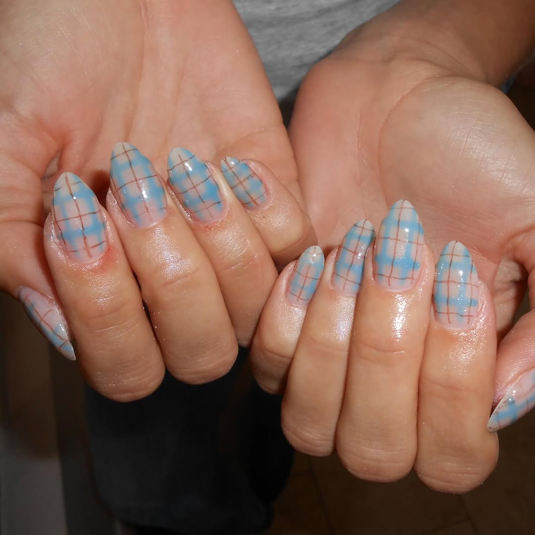 Karirani nokti su in